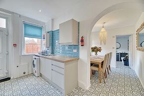 Three Bed Apartment by Guestz