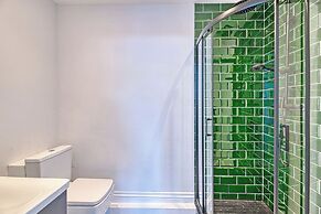 Three Bed Apartment by Guestz