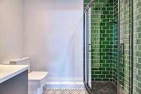 Three Bed Apartment by Guestz