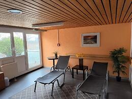 Roomie Hotel