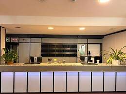 Roomie Hotel