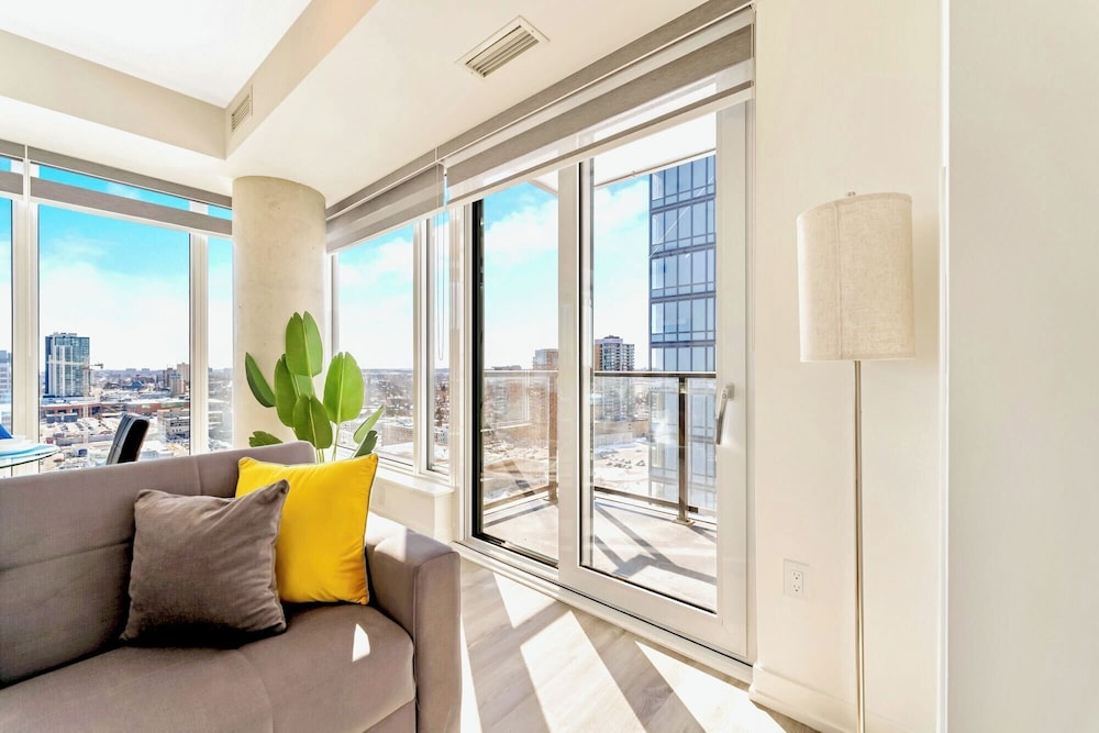 High Rise 1BR Building With Gorgeous Views