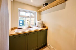 Host Stay The Coral Cottage