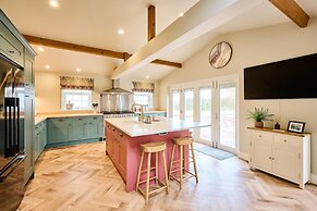 Host Stay The Coral Cottage