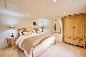 Host Stay The Coral Cottage
