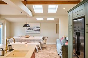 Host Stay The Coral Cottage
