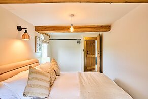 Host Stay The Coral Cottage