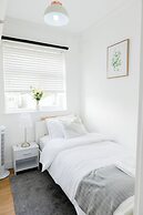Spacious 3 bd Garden M25, Free Parking,bluewater