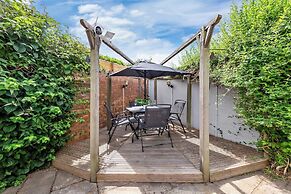 Spacious 3 bd Garden M25, Free Parking,bluewater