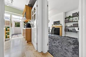 Spacious 3 bd Garden M25, Free Parking,bluewater