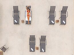 NELBLU FLAMINGO SUITES