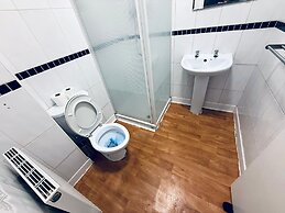 Pebbles Guest House - Flat 5