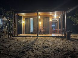 Akoya Beach Park & Cottages