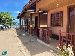 Akoya Beach Park & Cottages
