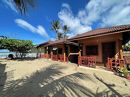 Akoya Beach Park & Cottages