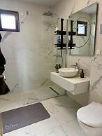 Seaview Hideaway- Premium Apartment