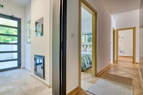 Seaview Hideaway- Premium Apartment