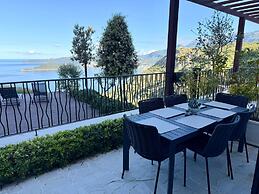Seaview Hideaway- Premium Apartment