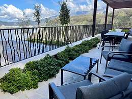 Seaview Hideaway- Premium Apartment