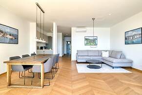 Seaview Hideaway- Premium Apartment