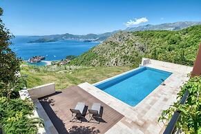 Seaview Hideaway- Premium Apartment