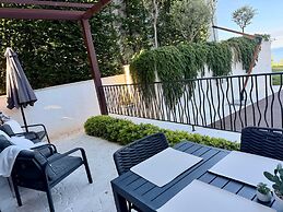 Seaview Hideaway- Premium Apartment