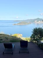Seaview Hideaway- Premium Apartment