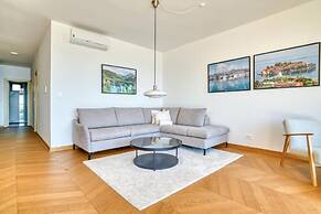 Seaview Hideaway- Premium Apartment