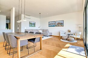 Seaview Hideaway- Premium Apartment