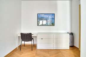 Seaview Hideaway- Premium Apartment
