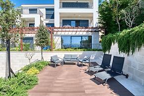 Seaview Hideaway- Premium Apartment