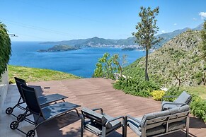Seaview Hideaway- Premium Apartment