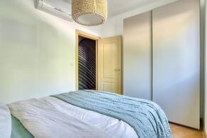 Seaview Hideaway- Premium Apartment