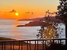 Seaview Hideaway- Premium Apartment