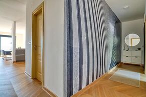 Seaview Hideaway- Premium Apartment