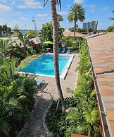 Blue Heron Bridge Hotel & Dive Club