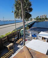 Blue Heron Bridge Hotel & Dive Club