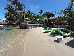 Blue Heron Bridge Hotel & Dive Club