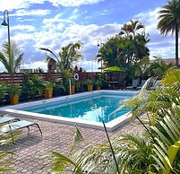 Blue Heron Bridge Hotel & Dive Club