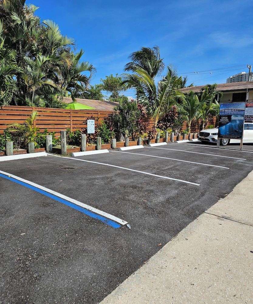 Blue Heron Bridge Hotel & Dive Club