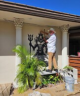 Blue Heron Bridge Hotel & Dive Club