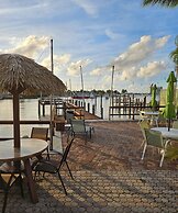 Blue Heron Bridge Hotel & Dive Club