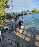 Blue Heron Bridge Hotel & Dive Club