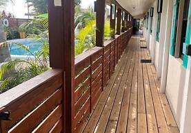 Blue Heron Bridge Hotel & Dive Club