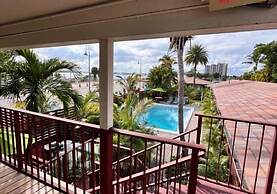 Blue Heron Bridge Hotel & Dive Club