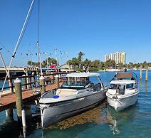 Blue Heron Bridge Hotel & Dive Club