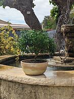 La Fontaine aux Poissons Rouges