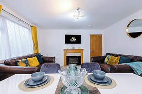 Large Modern 5-Bed House
