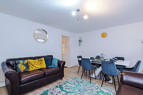 Large Modern 5-Bed House