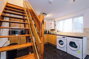 Large Modern 5-Bed House